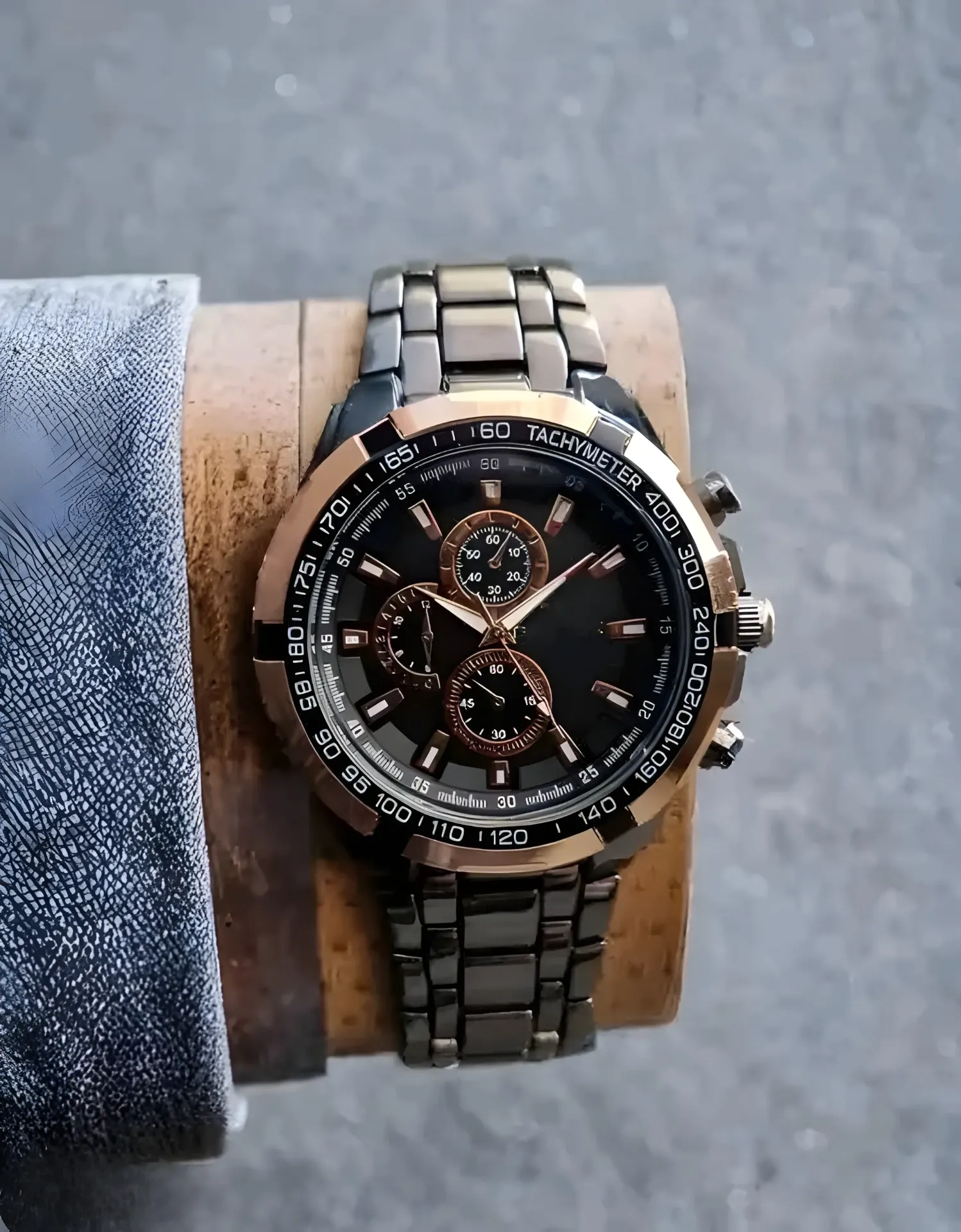 Attractive Men Analog Watches ⌚